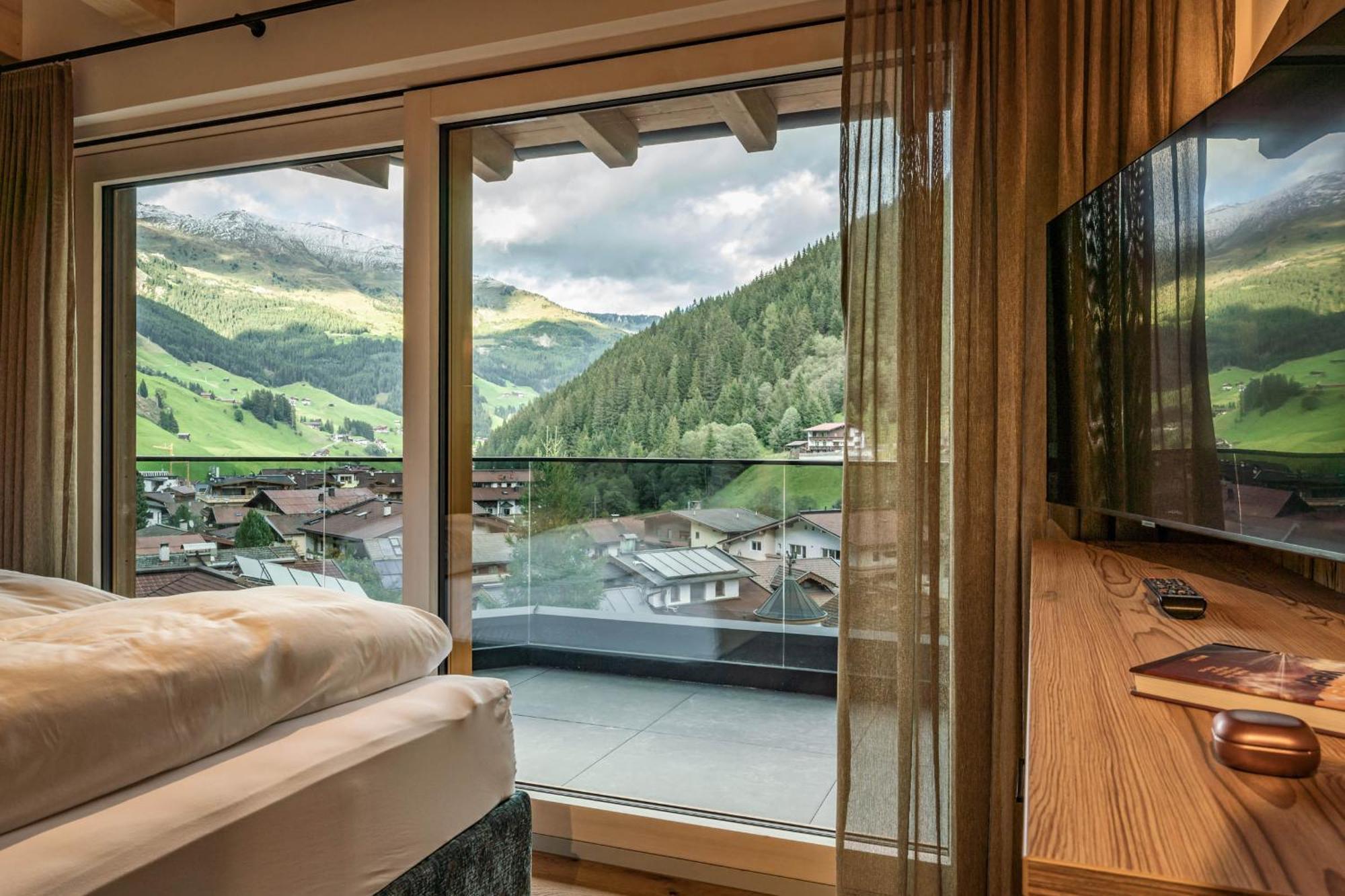 Schoenblick Appartements Tux Esterno foto