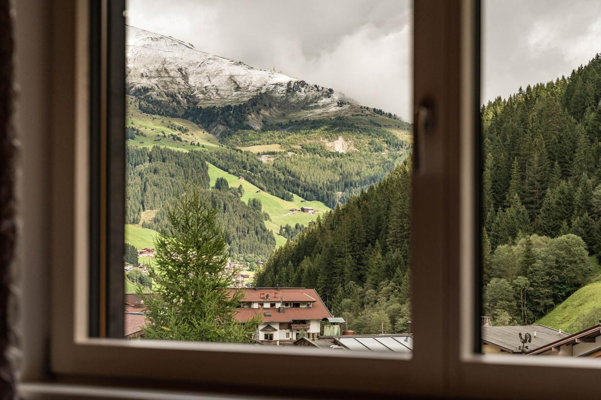 Schoenblick Appartements Tux Esterno foto